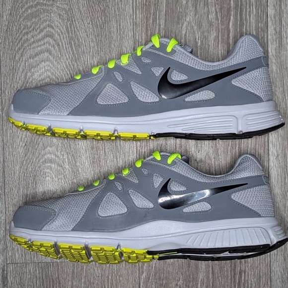 Nike Revolution 2 Wolf Grey Volt Running Shoes - Picture 3 of 4